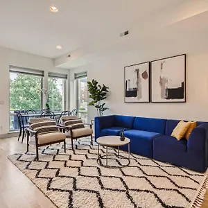 upscale-townhome-w-stunning-rooftop-views.seedenverhotels.com/